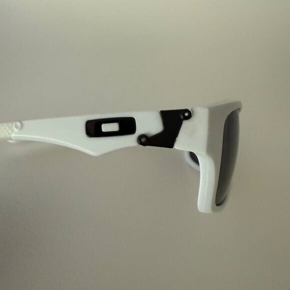 Oakley Jupiter Mens Sunglasses Black Lenses - Picture 5 of 9